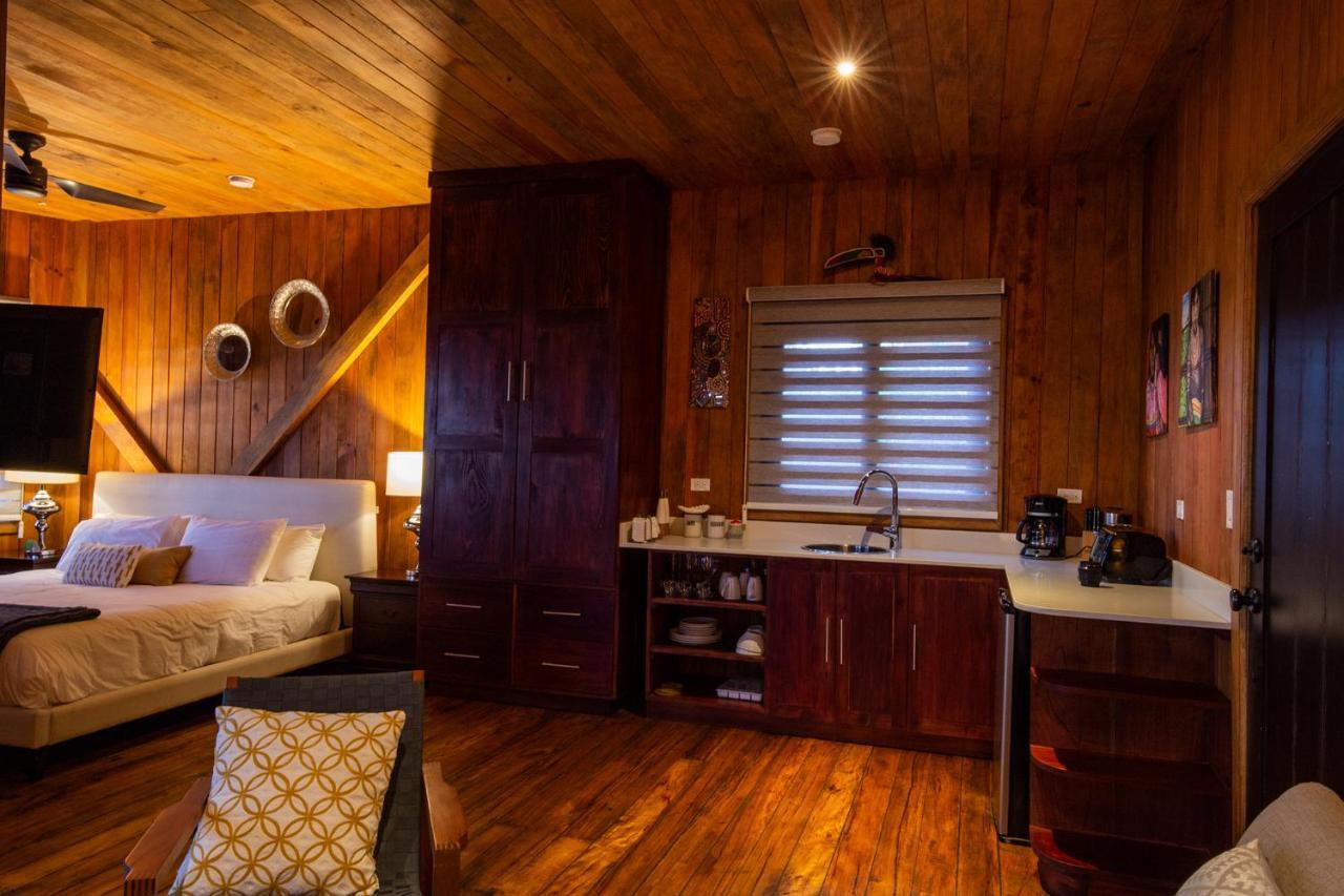 Lucero Golf And Country Club Tree Chalet *